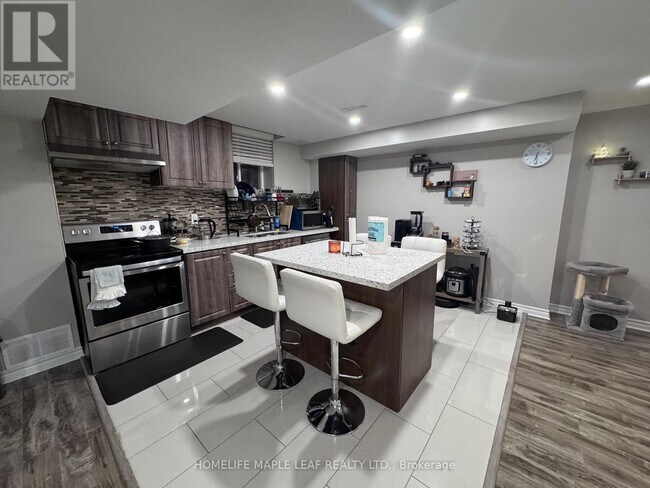 10 Templeton Ct in Brampton, ON - Building Photo - Building Photo