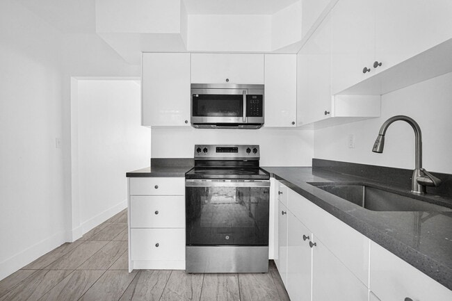 14600 NE 14th Ave, Unit 2 in Miami, FL - Building Photo - Building Photo