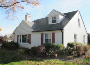 106 E Brookhaven Rd in Wallingford, PA - Building Photo - Building Photo