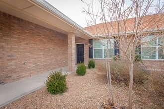 302 Sherrill Ln in Roswell, NM - Building Photo - Building Photo