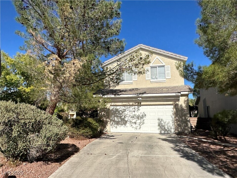 9900 Calabasas Ave in Las Vegas, NV - Building Photo
