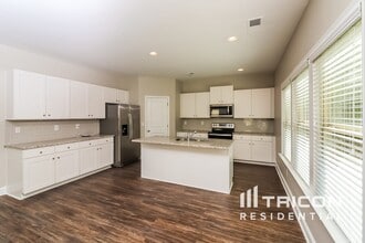 411 Curlin Ct in Holly Springs, GA - Building Photo - Building Photo