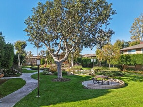 Casa Sierra Apartment Homes in Riverside, CA - Foto de edificio - Building Photo