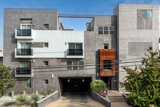 THE WATERMARQUE CONDOS in Valley Village, CA - Foto de edificio - Building Photo