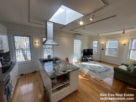229 Harvard St, Unit 6 in Cambridge, MA - Building Photo