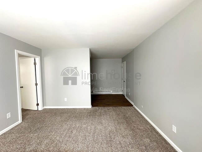 2642 E Ocean View Ave in Norfolk, VA - Building Photo - Building Photo