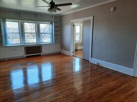 30 Vernon Ave, Unit 2