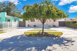 2630 SW 19th St in Miami, FL - Building Photo - Building Photo