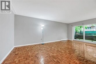 11 Woodman Dr S in Hamilton, ON - Building Photo - Building Photo