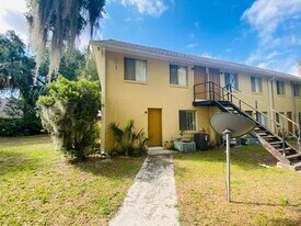 305 E Dakin Ave in Kissimmee, FL - Building Photo