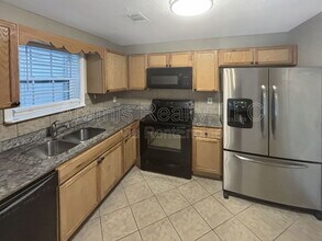 5542 Pine Gate Dr in Atlanta, GA - Foto de edificio - Building Photo