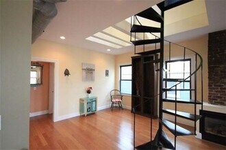 176 Hillside St in Boston, MA - Foto de edificio - Building Photo