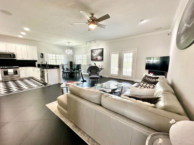 100 Ricardo Way NE in St. Petersburg, FL - Building Photo - Building Photo