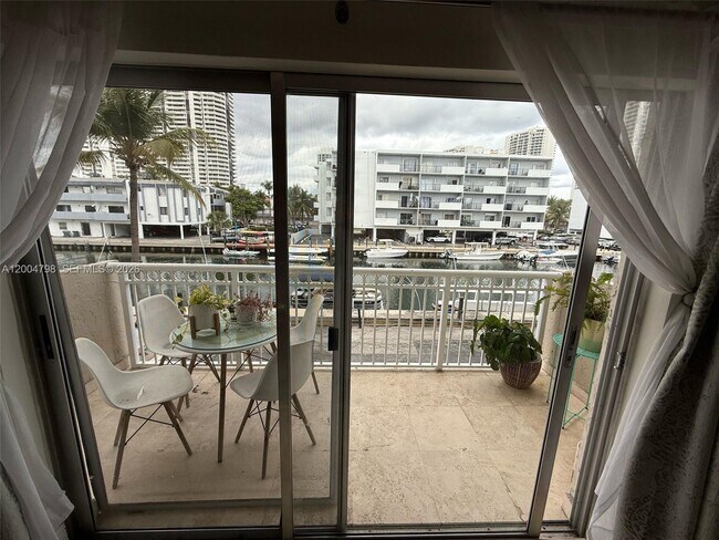 3601 NE 170th St in Aventura, FL - Building Photo - Building Photo