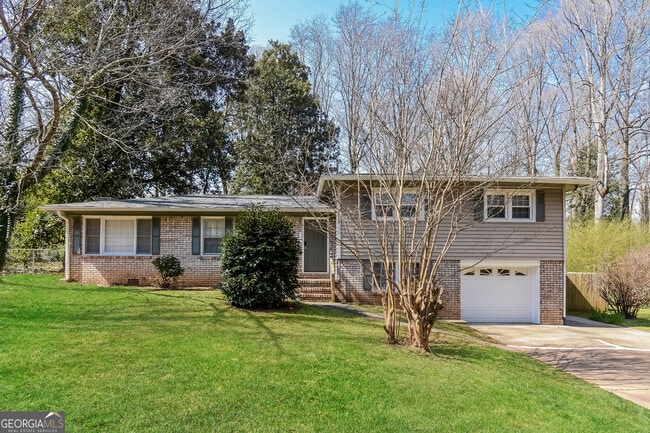 property at 5613 Woodland Dr