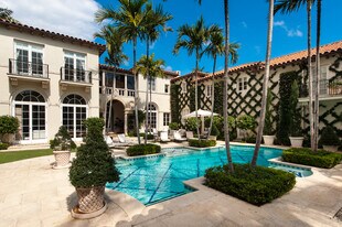 110 Clarke Ave in Palm Beach, FL - Building Photo