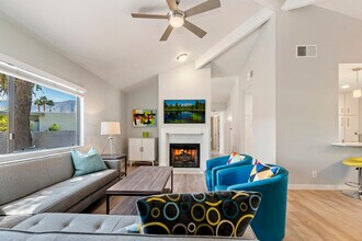 2240 Sunshine Way in Palm Springs, CA - Building Photo - Building Photo
