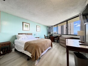 1700 Ala Moana Blvd in Honolulu, HI - Building Photo - Building Photo