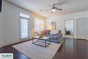 1111 Austin Hwy in San Antonio, TX - Building Photo