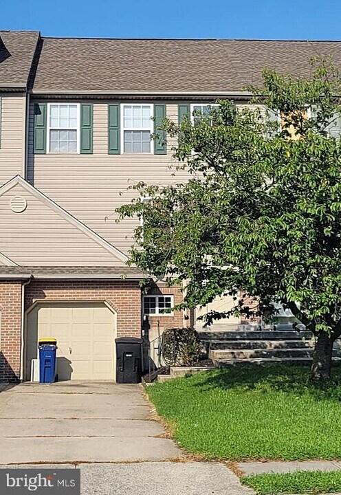 123 Westover Dr in Dover, DE - Building Photo