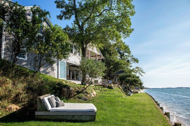 21 Rawson Rd in Sag Harbor, NY - Building Photo - Building Photo