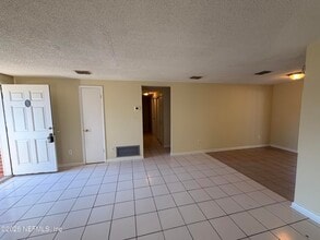 7045 Prellie St in Jacksonville, FL - Building Photo - Building Photo