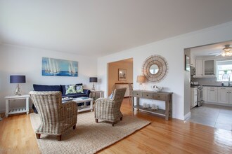 66 Waterman Ave in Rumson, NJ - Building Photo - Building Photo
