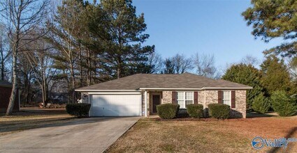 123 Ann Bradley Dr in Huntsville, AL - Foto de edificio - Building Photo