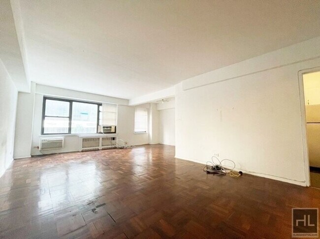 EAST 57 STREET in New York, NY - Building Photo - Building Photo
