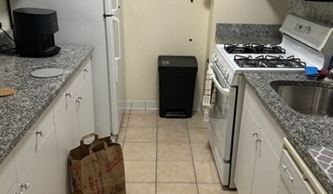 77 Pond Ave, Unit 407 in Brookline, MA - Foto de edificio - Building Photo