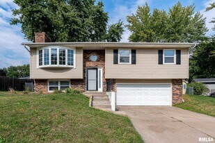 2530 Saint John Ct in Riverdale, IA - Building Photo