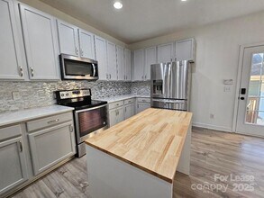 1095 Market St in Fort Mill, SC - Foto de edificio - Building Photo