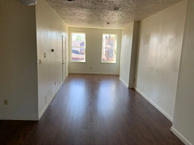 306 Jacksonia St, Unit #2 in Pittsburgh, PA - Foto de edificio - Building Photo
