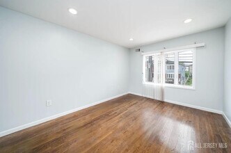22 Linden Ave in Jersey City, NJ - Building Photo - Building Photo