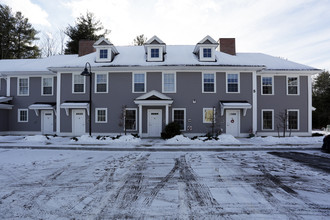 Hidden Pond Apartments in Amherst, NH - Building Photo - Building Photo