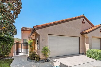 753 Fino Glen in Escondido, CA - Building Photo - Building Photo