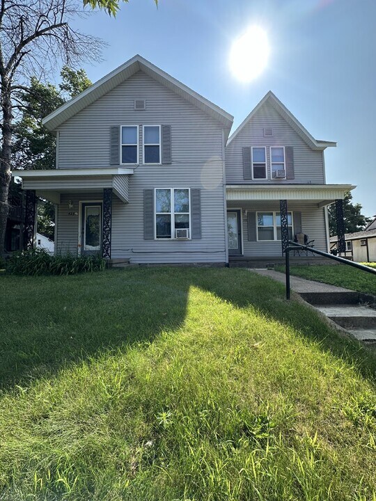 523 N Dewey St in Eau Claire, WI - Building Photo