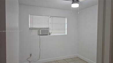 1004 NW 3rd Ave in Hallandale Beach, FL - Building Photo - Building Photo