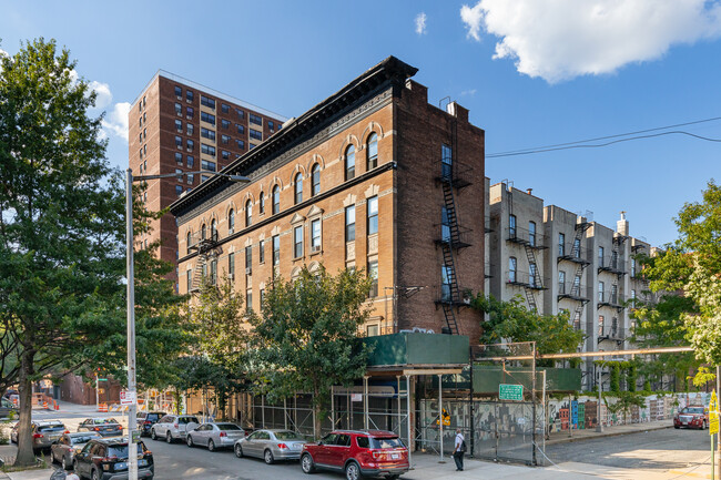 2490 Frederick Douglass Blvd in New York, NY - Building Photo - Building Photo