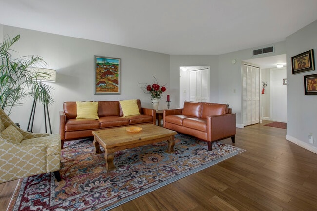 3755 Via Poinciana in Greenacres, FL - Building Photo - Building Photo