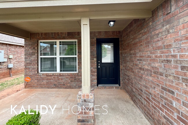 737 Christian Ln in Yukon, OK - Building Photo - Building Photo