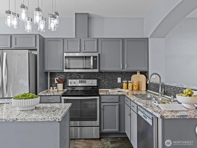 property at 3717 S Holly Park Dr