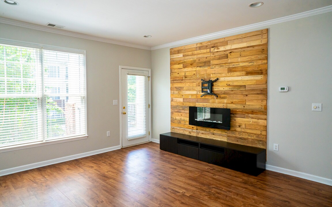 801 Moratuck Dr-Unit -204 in Raleigh, NC - Foto de edificio