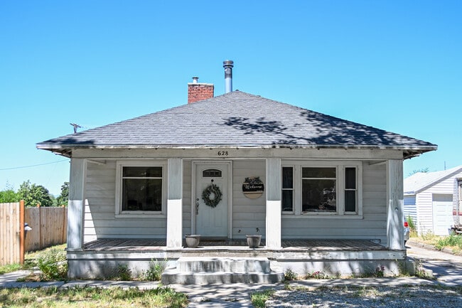 property at 628 S Main St