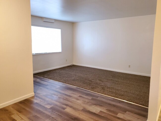 1230 Arlington Dr in Moses Lake, WA - Foto de edificio - Building Photo