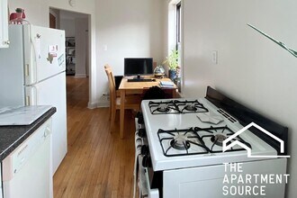 837 W Cornelia Ave in Chicago, IL - Building Photo - Building Photo