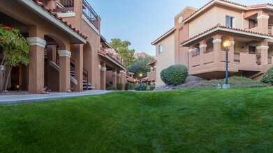 Skyline Gateway in Tucson, AZ - Foto de edificio - Building Photo