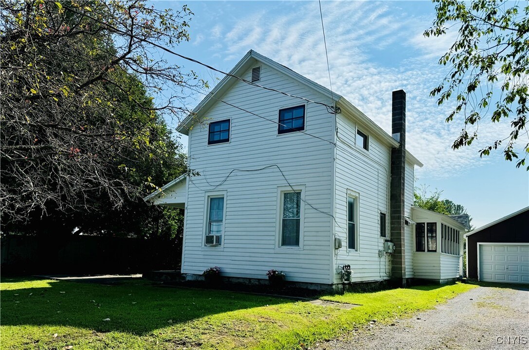 101 Bridge St in Carthage, NY - Building Photo