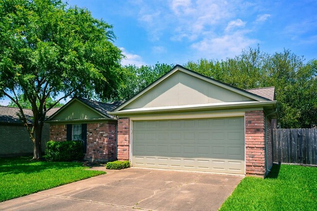 3003 Old Fort Rd in Sugar Land, TX - Building Photo - Building Photo