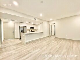 1532 Brockton Ave, Unit 310 in Los Angeles, CA - Building Photo